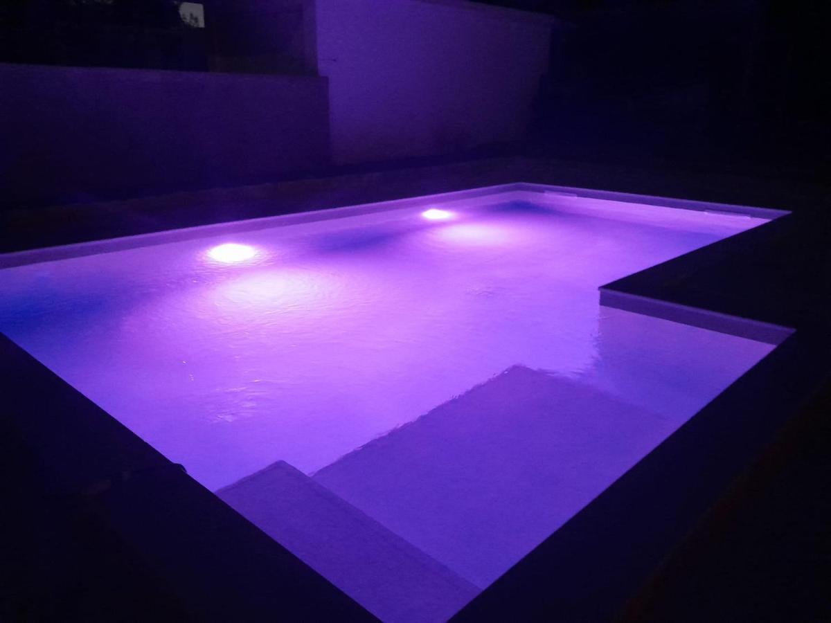 Caliente Apartments Vir A Bagian luar foto